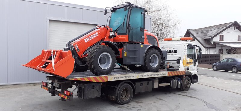 Incarcatoare si mini-incarcatoare noi pe stoc.