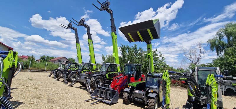 Incarcatoare si mini-incarcatoare noi pe stoc.