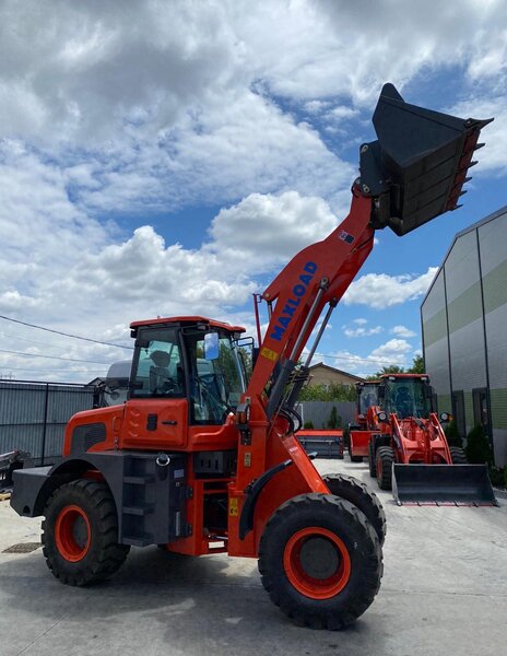 Incarcatoare si mini-incarcatoare noi pe stoc.