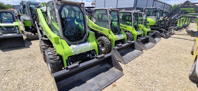 Incarcatoare si mini-incarcatoare noi pe stoc.